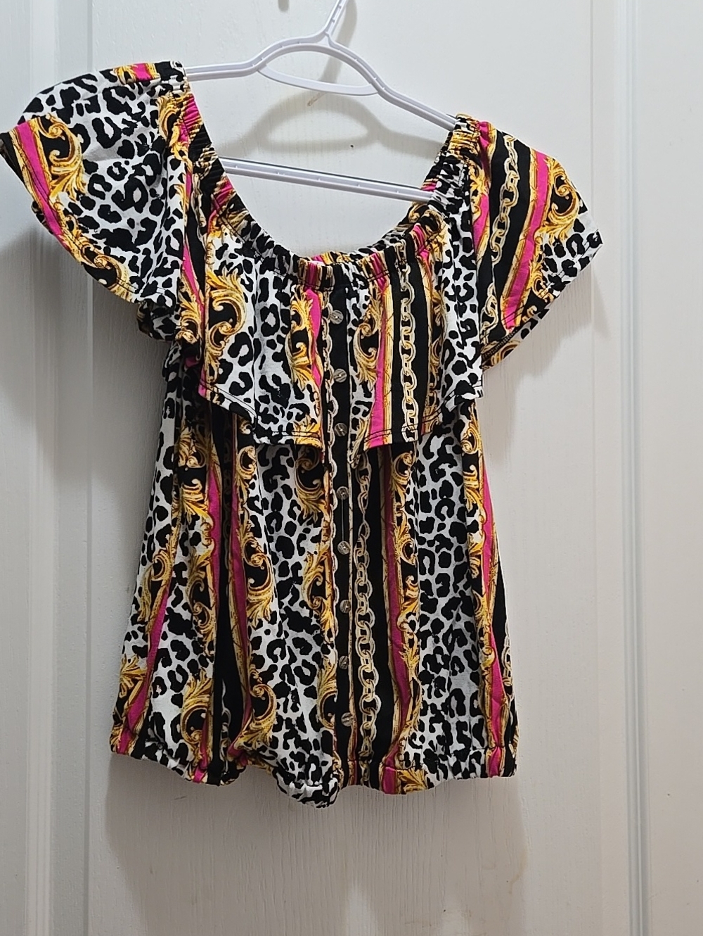 eye candy Off-Shoulder Blouse in Black, White, Gold & Pink